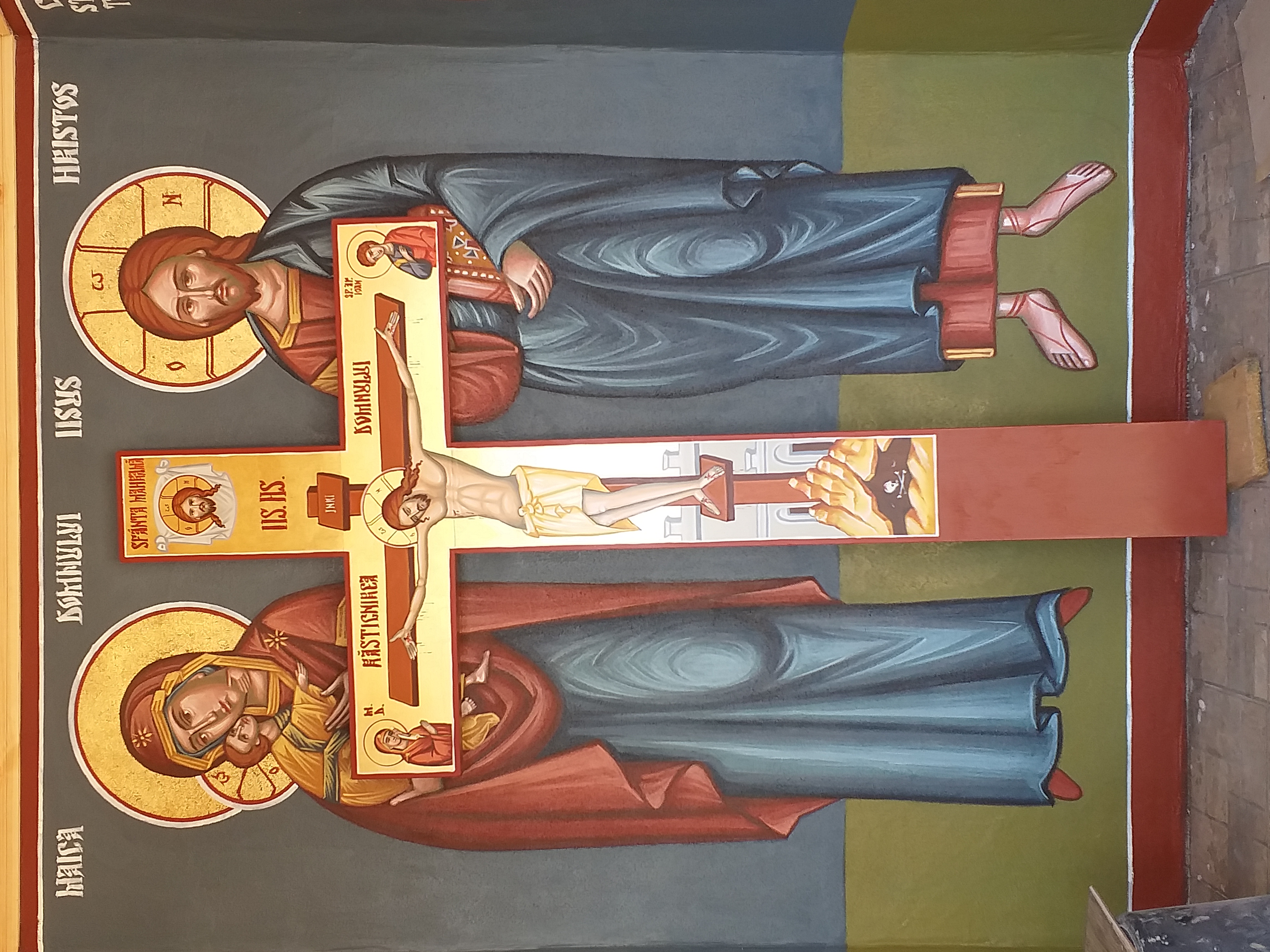 Perete troita si cruce